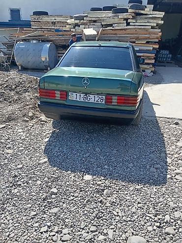 190 ehtiyat: Mercedes-Benz 190 (W201) sedan - Kuzov: 4 qapılı sedan, tünd yaşıl — 4