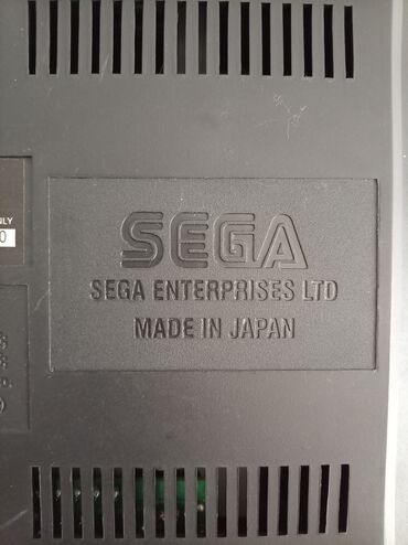 Digər oyun və konsollar: Yapon istehsalı Sega Mega Drive 2 oyun konsolu. Çin istehsalı olan — 3