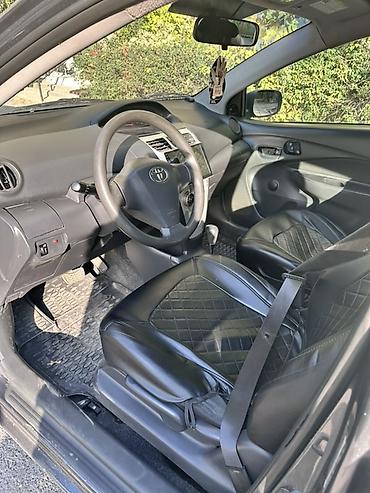 2009: Toyota Yaris: 2009 г., 1.6 л, Автомат, Бензин, Седан — 4