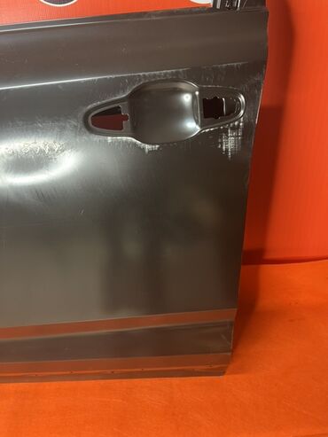 Двери и комплектующие: Новая передняя левая дверь автомобиля, выполненная из металла и — 2