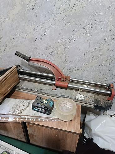 pletkalar: Plitə kəsən əl aparatı - Mexaniki tip, iki bələdçi rels üzərində — 1