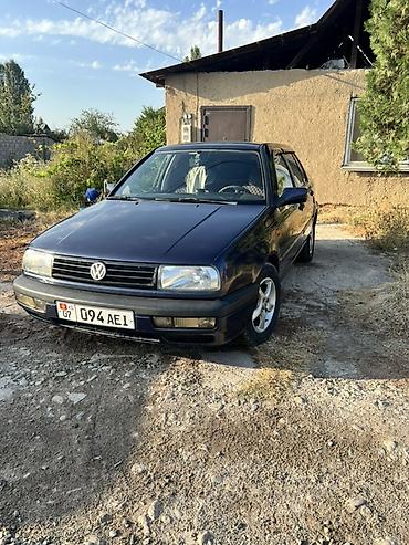 вито 2013: Volkswagen Vento: 1992 г., 1.8 л, Механика, Бензин, Седан — 1