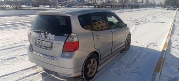 Honda: Honda Fit: 2002 г., 1.3 л, Вариатор, Бензин, Седан