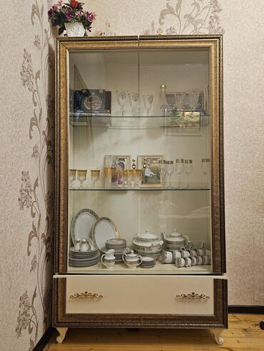 Stend vitrinləri: Şüşəli dolab vitrini, İşlənmiş