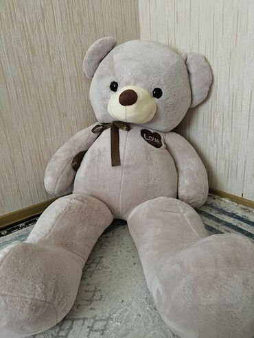 альт одежда: Продаётся мишка🐻 5000сом! Почти новая! Отлично подойдёт для подарка