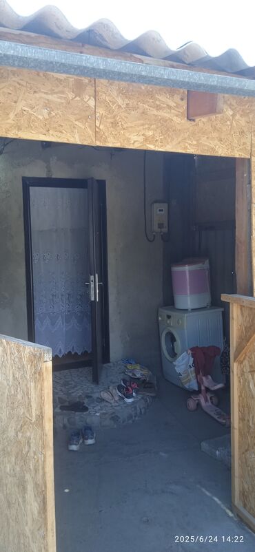 дом рабочем городке: Барачный, 78 м², 3 комнаты, Собственник
