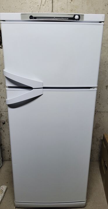 холодильник pepsi: Холодильник Indesit, Б/у, Двухкамерный, De frost (капельный), 60 * 145 * 60