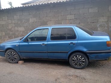 автомобиль венто: Volkswagen Vento: 1993 г., 1.8 л, Механика, Бензин, Седан