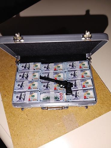 action: Mini pul çamadanı və aksesuar dəsti - Miqyas: təxminən 1:6–1:12 — 2