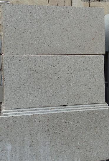 Dekorativ daşlar: Qumdaşı üzlük plitələri Məhsul təsviri: - Təbii qumdaşından kəsilmiş — 12