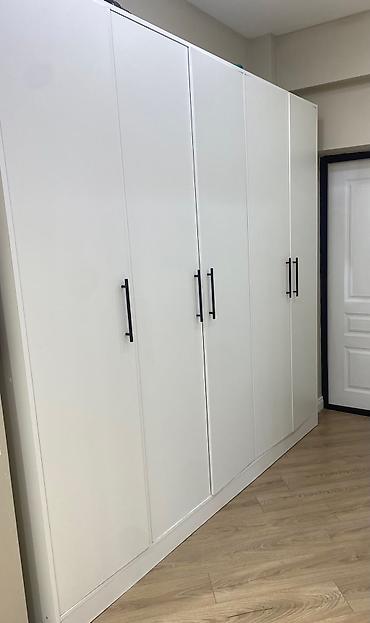 Endirim dolab 550azn təcili satılır. Ölçü 2,3×2,3. Bir neçə ay işlənib