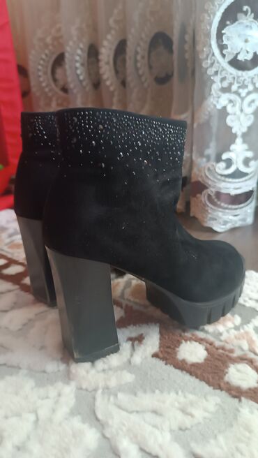 Резиновые сапоги: Резиновые сапоги, 37, Новый, цвет - Белый, Самовывоз — 24