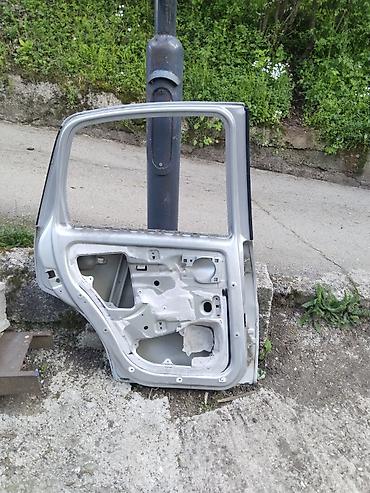 fioke za novac: Prodajem vrata od citrojena c3 u vidjemom stanku cena po dogovoru — 3