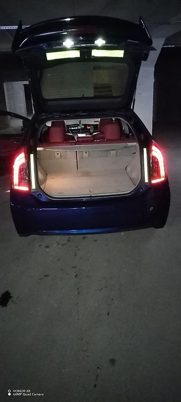 prius salon: Toyota Prius (3-cü nəsil) – mavi rəng, hatchback gövdə. - Hibrid — 6