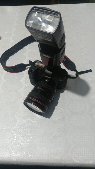 видео камира: Фотопарат канон 6D с объективом 24-105mm и спышкой Godox TT600