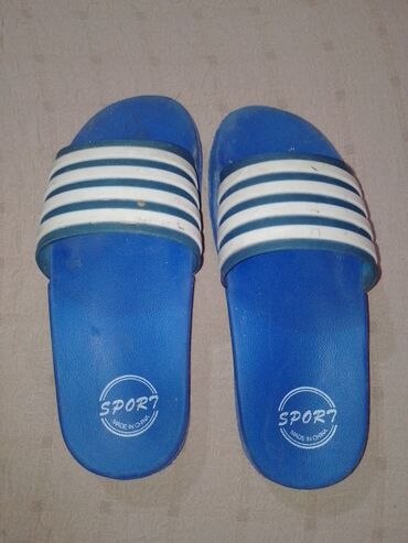 cik obuca futog: Papuče za plažu, Adidas