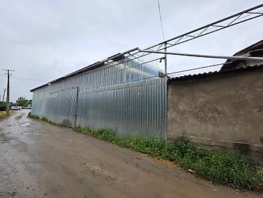 Продажа полдома: Продаётся складское помещение с удобным заездом, рядом с базаром — 8