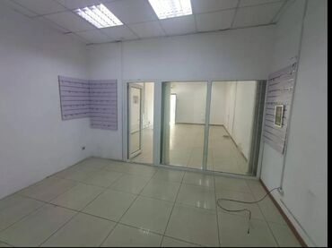 Офисы: Сдаю Офис, 56 м², В бизнес центре, С видом на горы, 1 линия