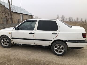 Volkswagen: Volkswagen Vento: 1996 г., 1.8 л, Механика, Бензин, Седан