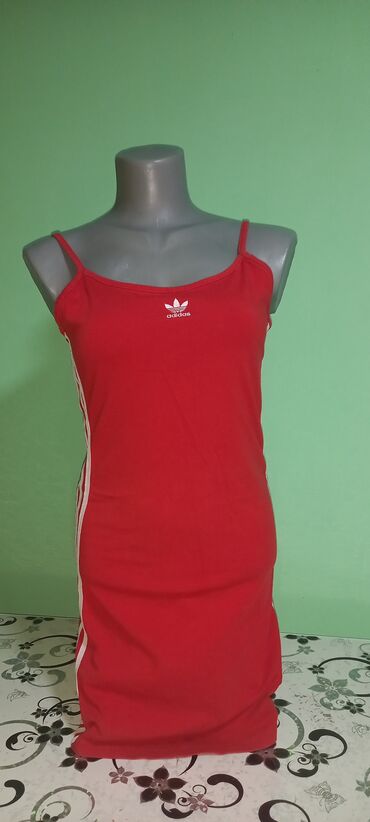 koja boja cipela ide uz zelenu haljinu: Adidas M (EU 38), color - Red, Other style, With the straps