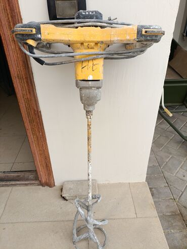 kafel metlax topdan satis: DEWALT DWD241-QS sənaye tipli qarışdırıcı (mikser) - Güc: 1800 W -