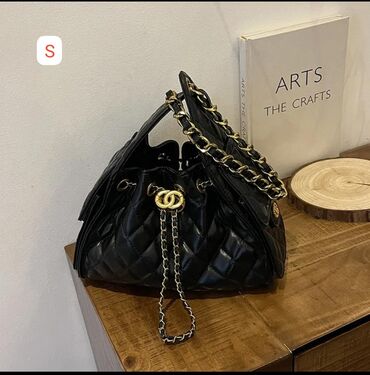 Makasin və loferlər: Qara rəngli klassik dizayna malik çiyin çantası. - Material: quilted