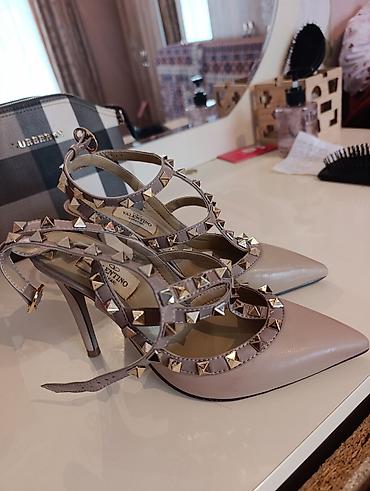 ayaqqabilar qadin: Valentino Garavani Rockstud tərzində qadın stilettoları - Model — 1