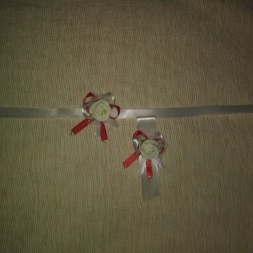 Svadbena oprema: Cvetna traka za kosu sa velom, idealna za posebne prilike. Traka je — 9