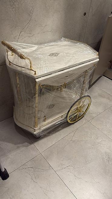 Salon, tibbi mebel: Zərif dizaynlı servis/çay arabası - Rəng: ağ korpus, qızılı detallar — 1