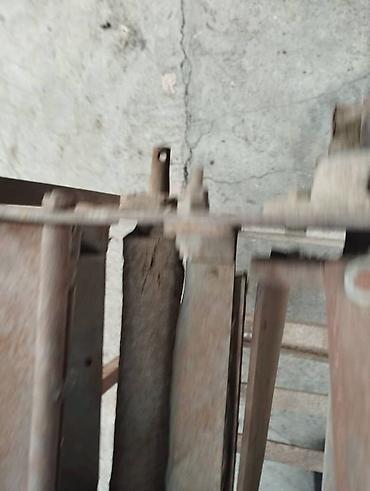 Колье: Металлический станок/механизм с загрузочным лотком и приводным узлом — 15