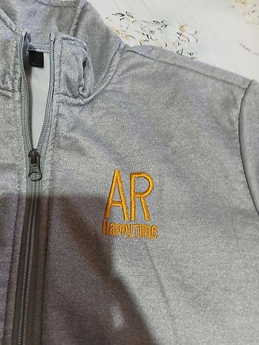 Gornji i donji deo: Siva trenerka – komplet jakna i donji deo - Materijal: mekana, topla — 3