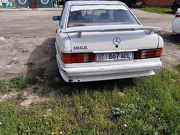 Унаа: Mercedes-Benz 190: 1983 г., 2 л, Кол менен иштөөчү, Бензин, Седан — 2