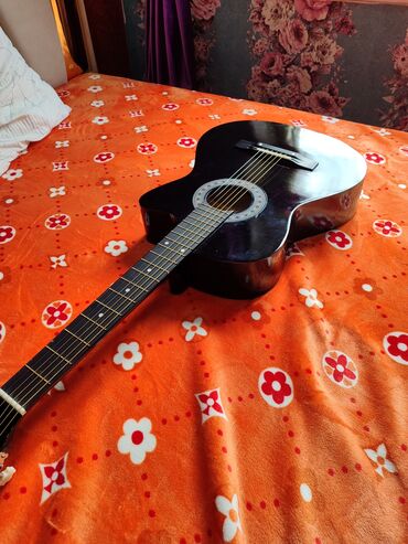 купить новую гитару: Продаю гитару чёрная Акустическая гитара DCG395. купил и не
