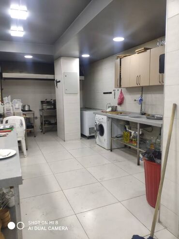 Kommersiya daşınmaz əmlakının satışı: Xırdalanda Ümumi sahəsi 800 kvm 4 mətəbəli obyekt satılır. Hazırda — 21