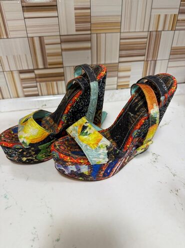 Basanoşka və səndəllər: Dolce & Gabbana, Ölçü: 39, rəng - Qırmızı, İşlənmiş