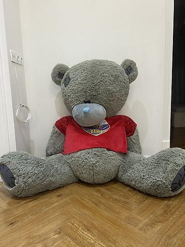 toy sacları: Nəhəng plyuş ayı oyuncağı - Rəng: Boz (burun mavi), qırmızı köynəkli — 3