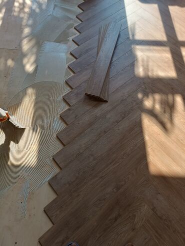 Döşəmə işləri: Laminatlarin vurulmasi her cur bilintuslarin supurgeliylerin vurulmask — 3