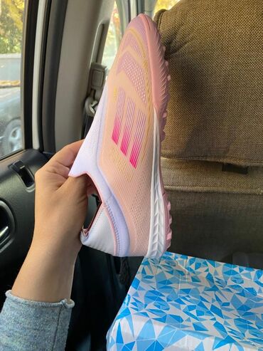 футбольные бутсы шипы: Футбольные бутсы/сороконожки Adidas (линейка F50) без шнурков. - Тип