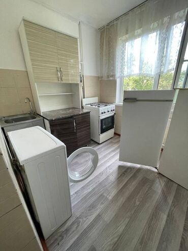 срочно сдаётся квартира маладая гвардия: 3 комнаты, 58 м², 104 серия, 3 этаж