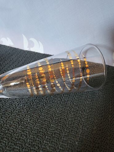 Čaše: Casa nova za pice. Casa nova sve na njoj odsjaj od svetla — 9