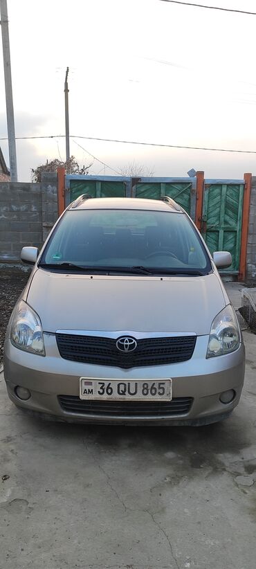 Toyota: Toyota Corolla Verso: 2003 г., 1.9 л, Механика, Дизель, Минивэн