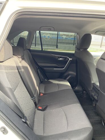 Toyota: Toyota RAV4: 2020 г., Автомат, Бензин, Кроссовер — 9