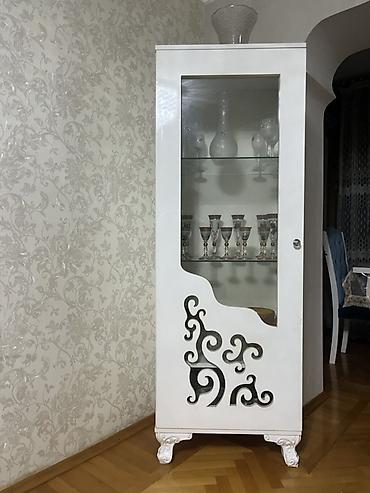 Dolab vitrinləri: Şüşəli dolab vitrini, Yeni, Ünvandan götürmə — 1