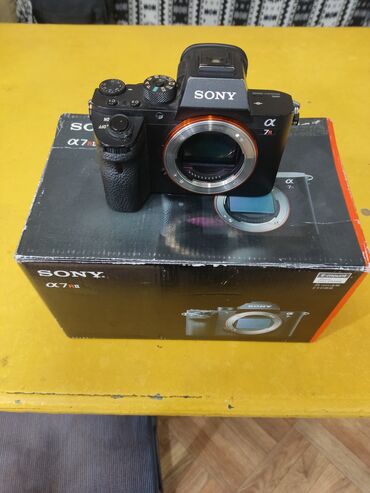 Фотоаппараты: Срочно продаю фотоаппарат Sony a7R ii . в комплекте коробка зарядка