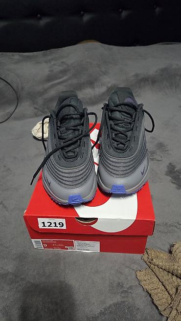 Patike: Patike kupljene u djaku placene 15500dinara, obuvene par puta samo — 7