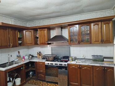 мебель кухни: Продам кухонный гарнитур +газ вытяжка .Дерево. состояние среднее