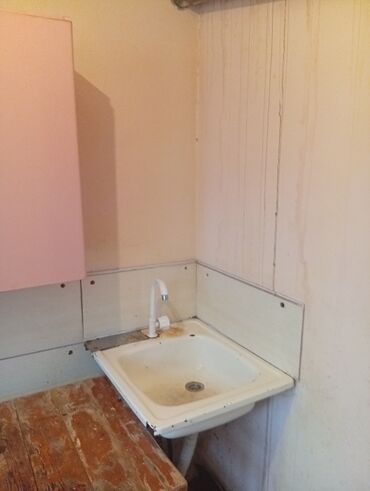 Otaqların günlük kirayəsi: 3 otaqlı həyət evi - Kiçik, qapalı həyətyanı sahəsi və dəmir hasar - — 18