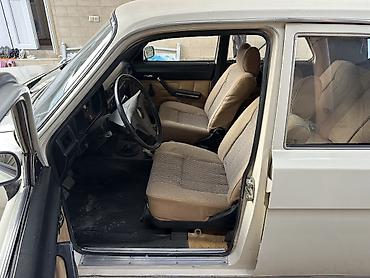 эшик б у: ГАЗ 24 Volga: 1988 г., 2.4 л, Кол менен иштөөчү, Бензин, Седан — 5
