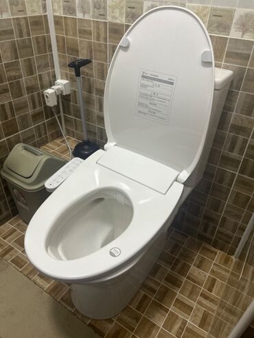 Комплектующие для сантехники: Крышка от унитаза умный туалет очищает туалет работает через кнопку