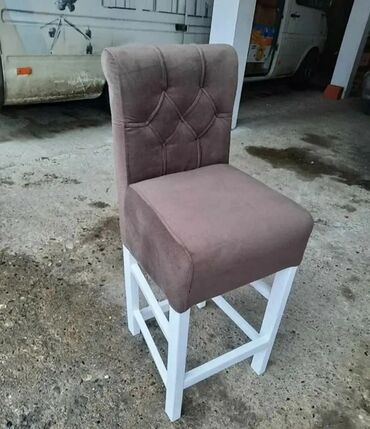 Stolice: Barske stolice sa naslonom – tapacirane, udobne i stabilne - Dizajn — 2